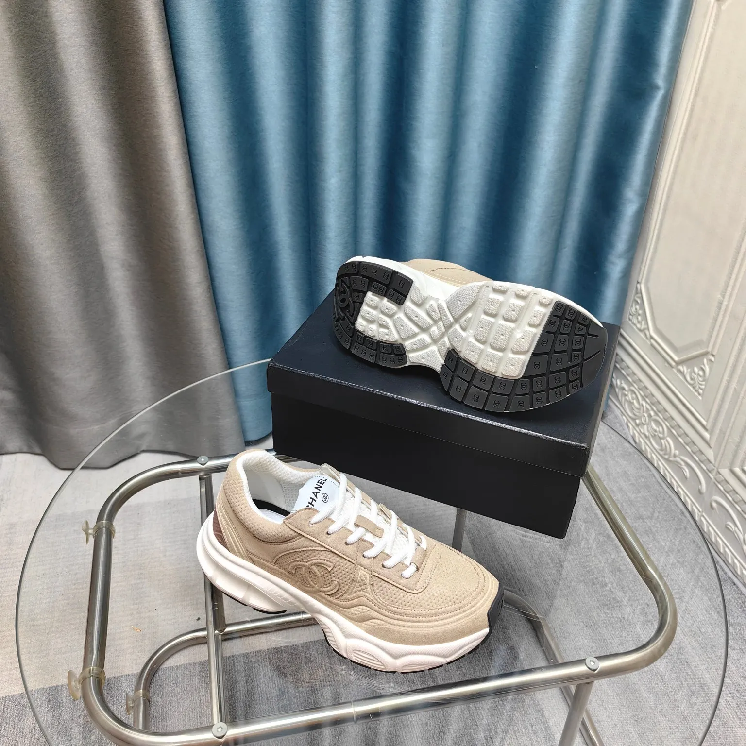 p680🐮🐮Chanel Chanel dad shoes, men and women couples - 2025 counter top casual sports shoes This classic design; the upper is electro-embroidered with a variety of techniques; the outsole is fashionable and sporty; it is unusual to incorporate a variety of color matching elements... The diversified mix and match is very beautiful and versatile, casual, fashionable, sports and outdoor can be taken into account... ꫛꫀꪝ Go➫ Material: ❶Upper is made of: Original imported first-layer silk cowhide + original waterproof cloth + original first-layer cowhide ❷Inner lining: original sheep lining + mesh ❸Outsole based on: original TPU combination outsole Special counter boutique packaging complete set for women 35–41